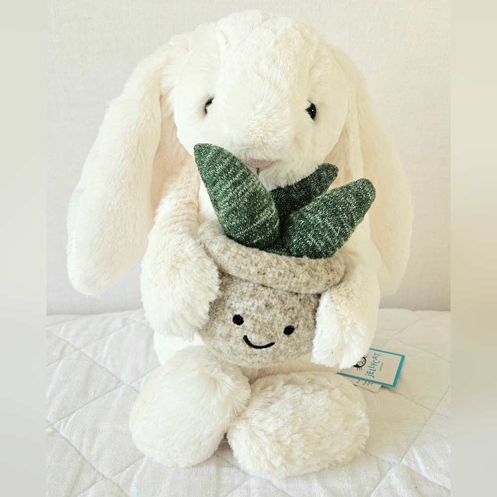 🪴 Cream Bunny with plant